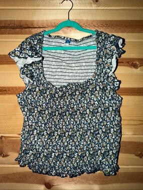 Old Navy Navy Floral Smocked Ruffle Sleeve Crop Top